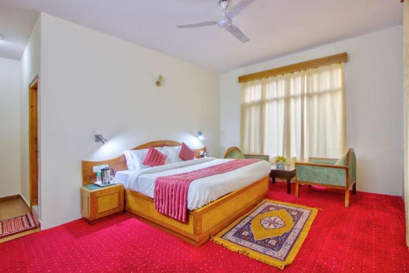 Ayushman Hotels Manāli Exteriör bild