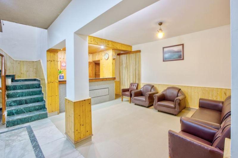 Ayushman Hotels Manāli Exteriör bild
