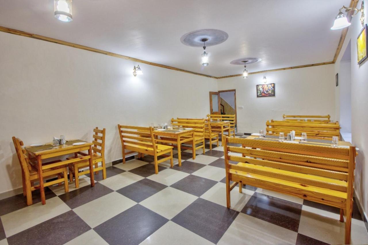 Ayushman Hotels Manāli Exteriör bild