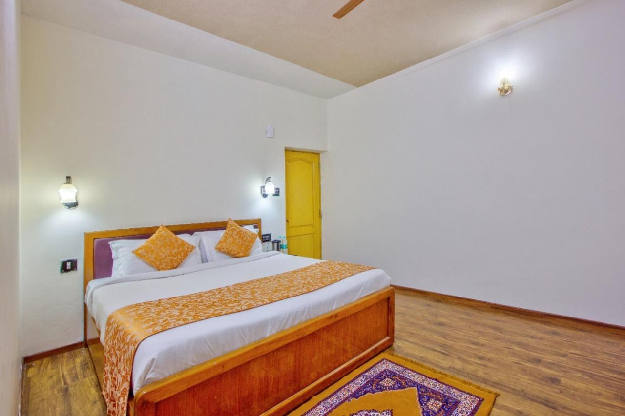 Ayushman Hotels Manāli Exteriör bild