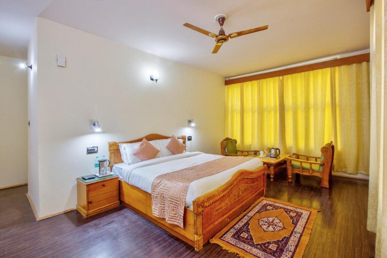 Ayushman Hotels Manāli Exteriör bild