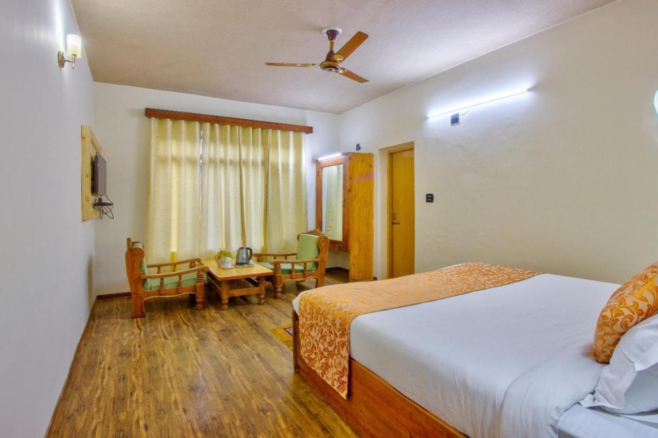 Ayushman Hotels Manāli Exteriör bild