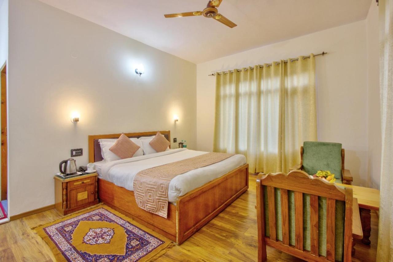 Ayushman Hotels Manāli Exteriör bild